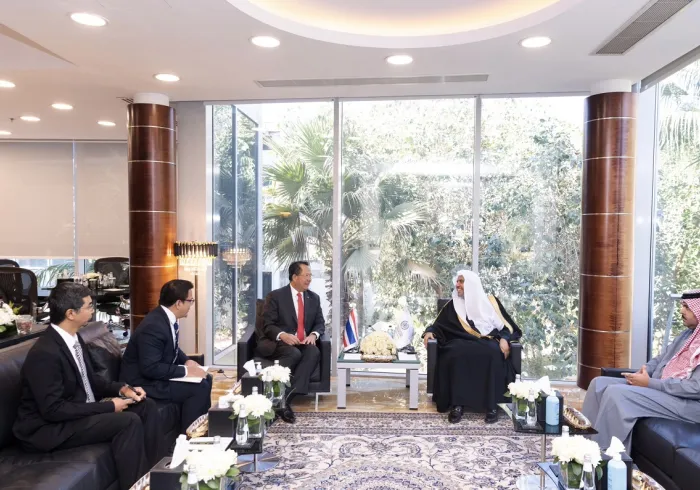 التقى معالي الشيخ الدكتور: محمد العيسى في مكتبه بالرياض ظهر اليوم سعادة سفير مملكة تايلاند لدى المملكة العربية السعودية السيد دارم بونثام