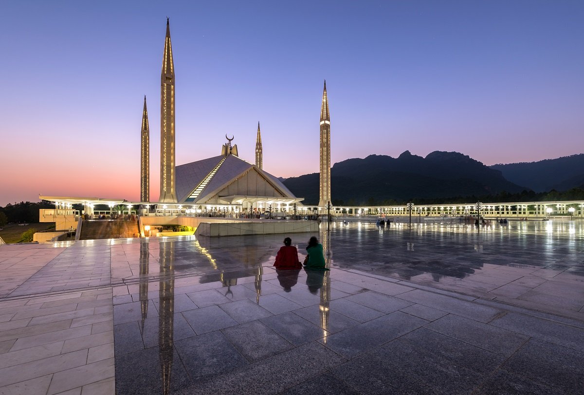 In honor of Secretary-General of the Muslim World League, Dr. Al-Issa, Pakistan wraps off its 1st international conference on “Islamophobia” and hosts the 1st meeting of religious leaders