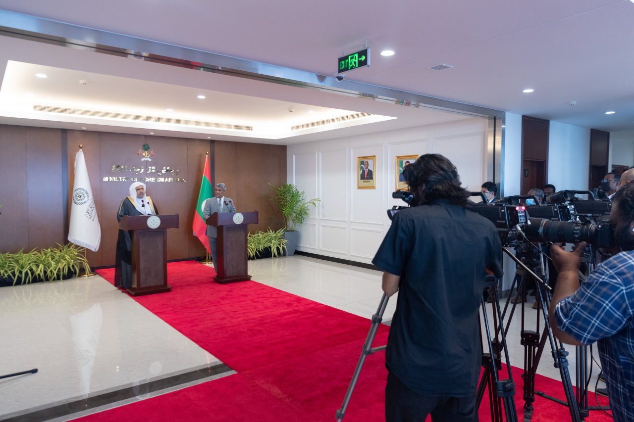 His Excellency Dr. Mohammad Alissa joined the Minister of Foreign Affairs of the Republic of Maldives, His Excellency Mr. Ahmed Khaleel