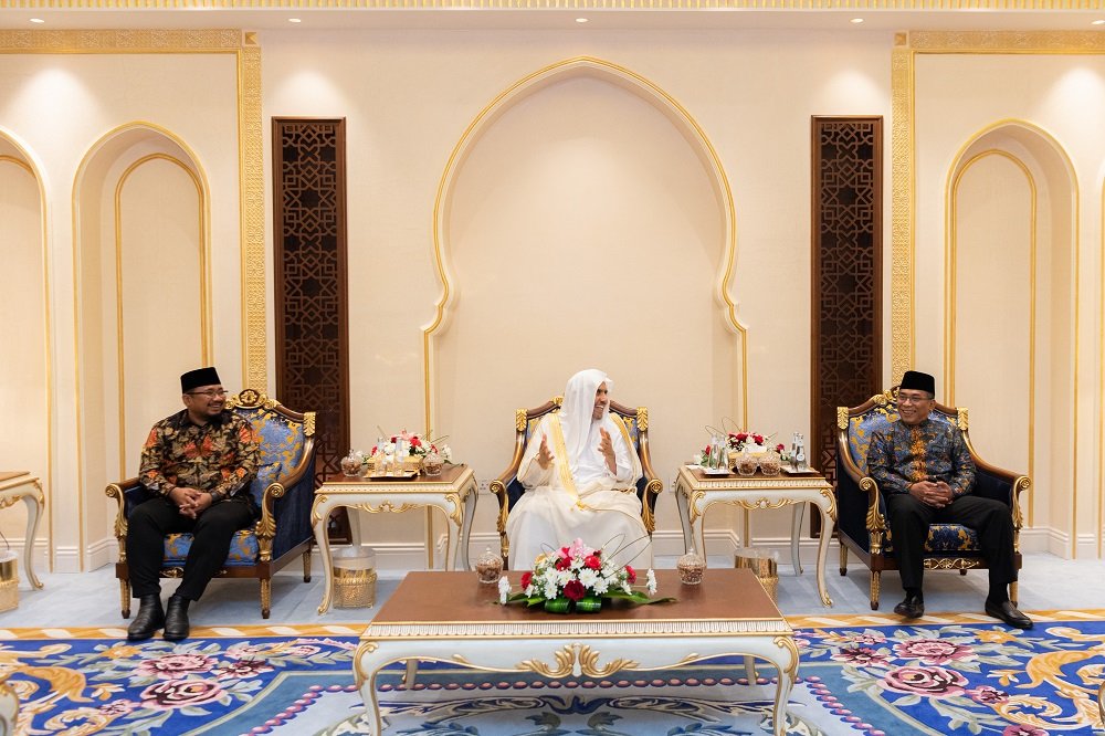 أمين رابطة العالم الإسلامي يستقبل شخصيات من كبار العلماء والمفتين والقيادات الدينية في العالم الإسلامي