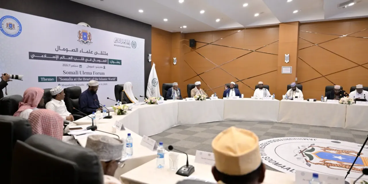 التقى معالي الأمين العام لرابطة العالم الإسلامي، رئيس هيئة علماء المسلمين، فضيلة الشيخ الدكتور محمد بن عبدالكريم العيسى‬⁩ ، بكبار العلماء في الصومال، في لقاءٍ علميٍّ وفكريٍّ حافل