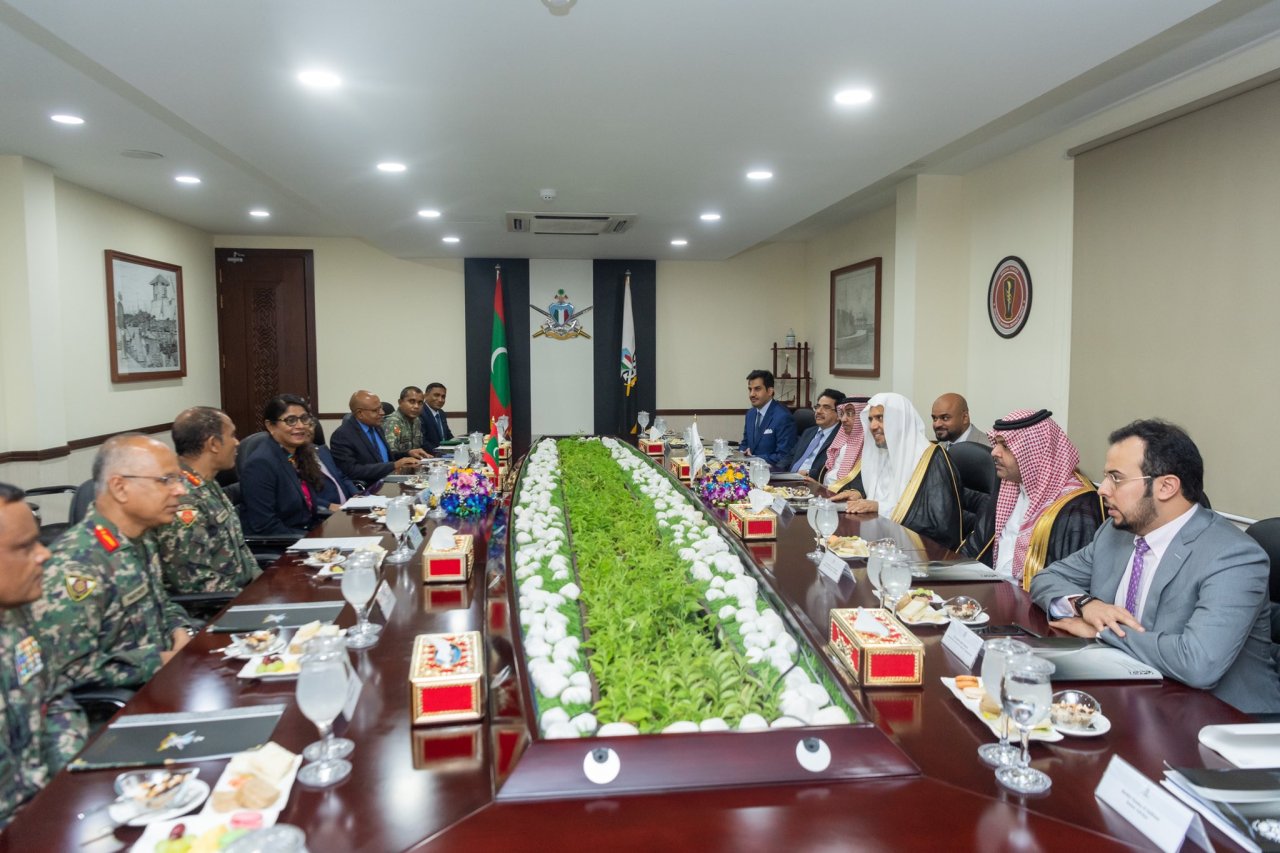 H.E. Dr. Mohammad Alissa met with the Minister of Defense of the Republic of Maldives, Mrs. Mariya Ahmed DiDi.