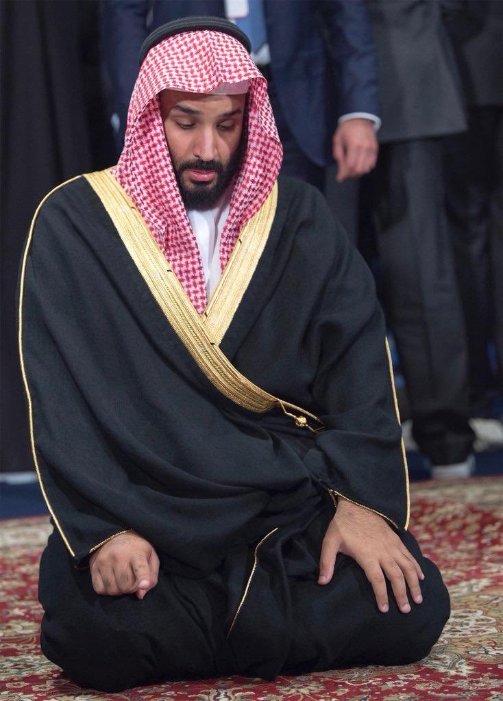 ملکت ‫سعودی‬ عرب اسلام اور مسلمانوں کی محافظ اور ان کے قبلہ کی وجہ سے ان کا حوالہ ہے..اسے حرمین شریفین کی "خدمت کا شرف اور استحقاق" حاصل ہے