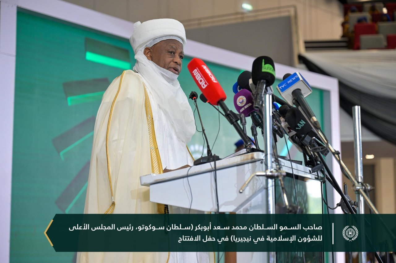 ‏صورٌ من المؤتمر الدوليّ المنعقد -مساء اليوم- في العاصمة النيجيرية "أبوجا"، برعاية فخامة الرئيس، ومشاركة معالي الأمين العام رئيس هيئة علماء المسلمين، الشيخ د. محمد العيسى‬⁩ ‬⁩، بخصوص مبادرة الرابطة حول "السِّلم المجتمعي في غرب أفريقيا"