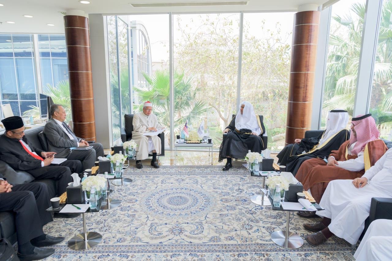 رابطة العالم الإسلامي ووزارة الشؤون الإسلامية الماليزية توقعان مذكرة تعاون وتؤكدان على تفعيل مضامين وثيقة مكة المكرمة