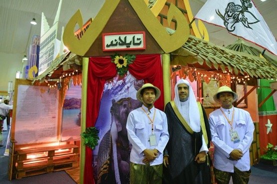 Le SG de la LIM visite le salon du Festival des cultures et des peuples organisé par l’Université Islamique de Madinah