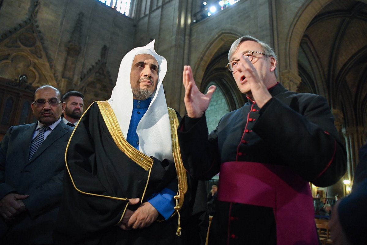 La plus grande cathédrale d'Europe, Notre-Dame de Paris, reçoit le Secrétaire Général de la LIM