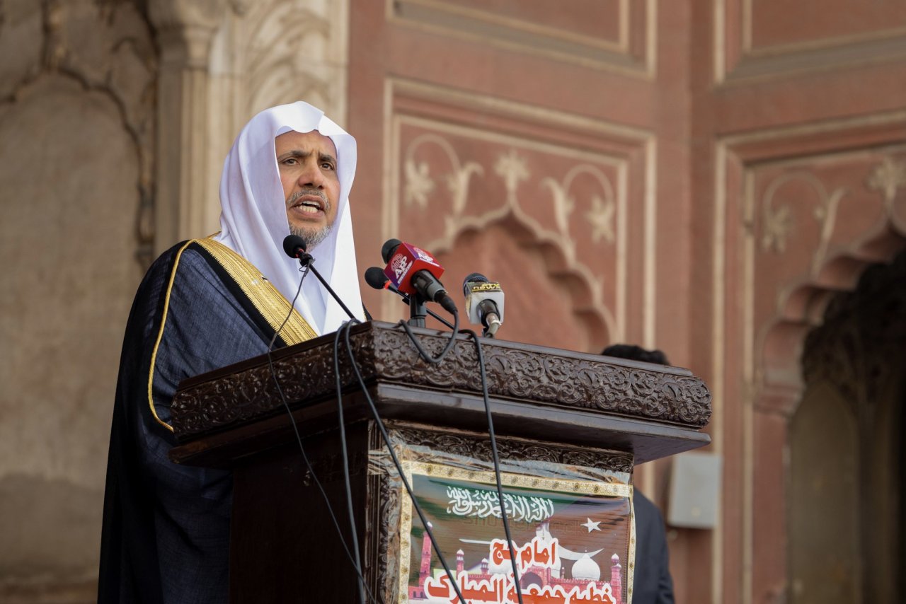 ‎باضابطہ دعوت پر لاہور کی عظیم  مسجد میں جو اپنے منفرد فن تعمیر  اور ایک لاکھ سے زائد نمازیوں کی گنجائش کی وجہ سے عالمی شہرت رکھتی ہے: ‎عزت مآب شیخ ڈاکٹر #محمد_العیسی نے آج اسلام میں اخلاقی اقدار کے موضوع پر جمعہ کے اجتماع سے خطاب کیا