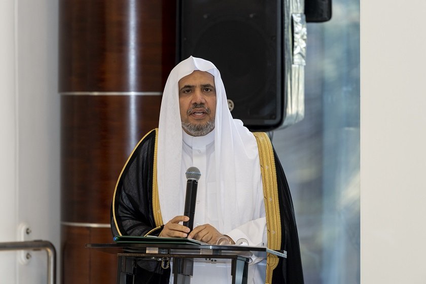 د. محمد العيسى: ديننا رسالة سلام ورحمة للعالمين، لا عنفَ في قيمنا، والمجازفات التي تَرفَع شعاراتٍ محسوبة في ظاهرها على الإسلام إنما تمثل نفسها