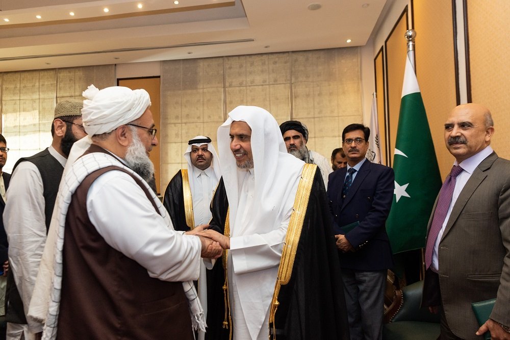 من لقاء د.العيسى بمعالي وزير الشؤون الدينية الباكستاني والوفد المرافق له