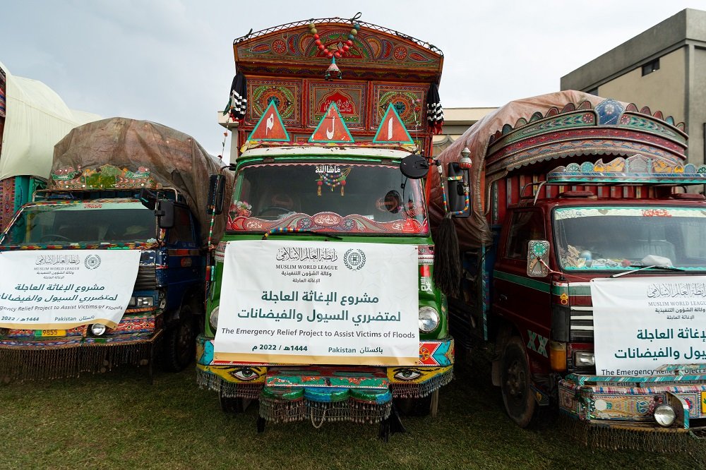 تؤمن حملة رابطة العالم الإسلامي لإغاثة الشعب الباكستاني الاحتياجات الإنسانية العاجلة في عدد من الأقاليم المتضررة من الفيضانات