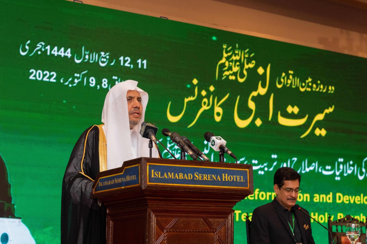 بحضور فخامة الرئيس: معالي الأمين العام رئيس هيئة علماء المسلمين الشيخ د. محمد العيسى يحلُّ ضيفاً “رئيساً” على باكستان في مؤتمرها العالمي للسيرة النبوية بمشاركة نخبة من كبار العلماء، وأعضاءِ الحكومة والبرلمان، والسِّلك الدبلوماسي.