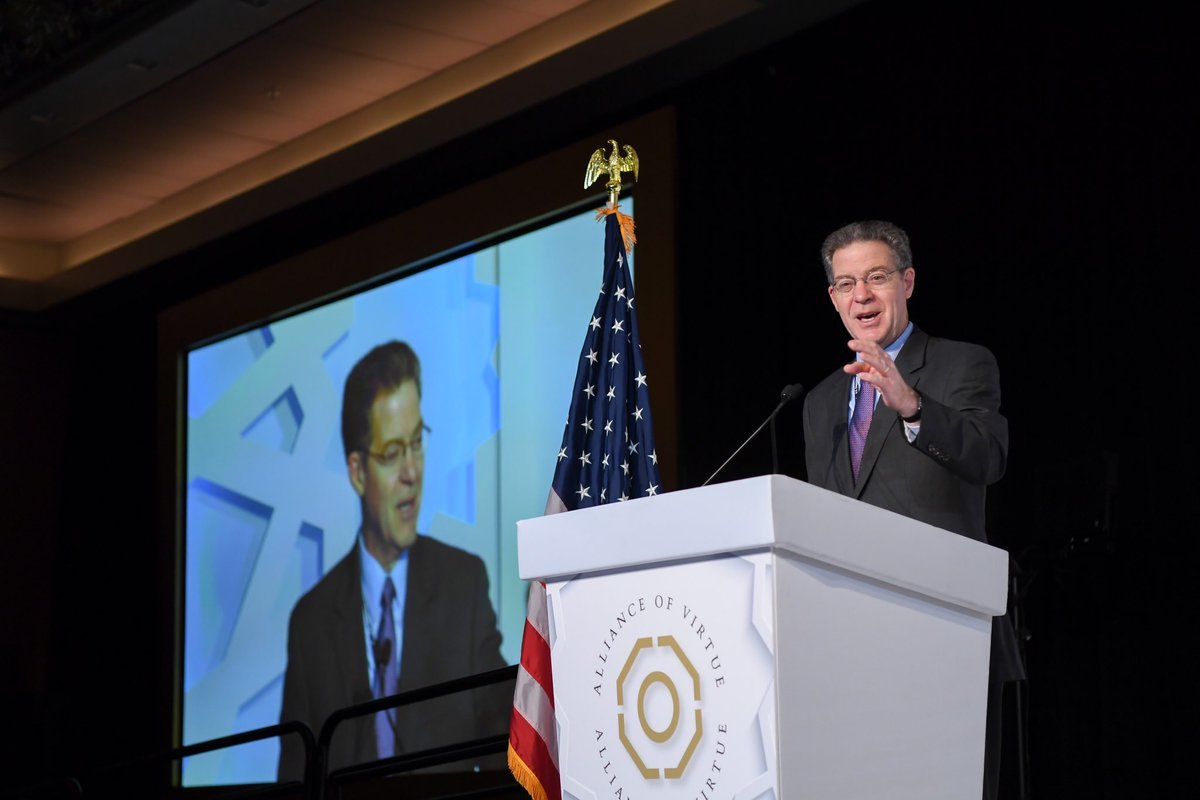 Le Secreitary General s'exprimant sur le rôle d'une "alliance mondiale commune aux adeptes des diverses religions et à tous les pacifistes" durant l'important congrès international de Washington