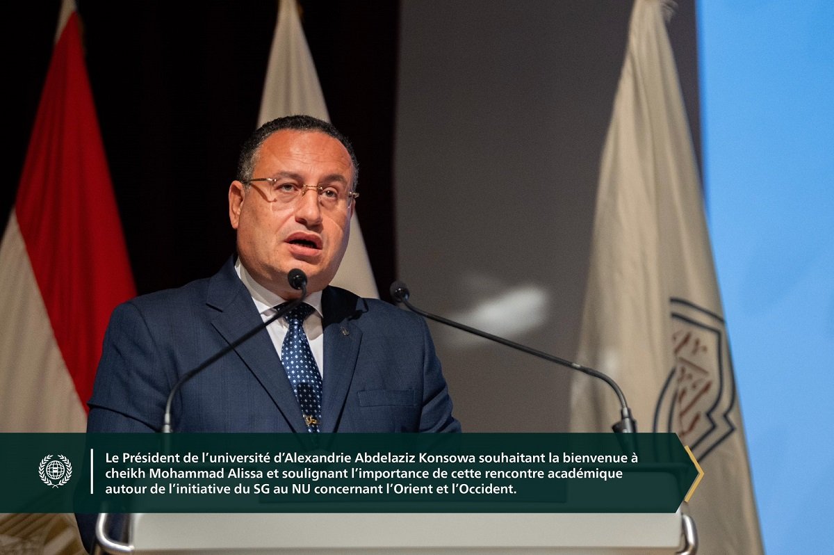 En présence de près de 1600 personnes, parmi lesquelles des Ministres, des directeurs d'universités, des doyens de facultés, des universitaires et des étudiants :