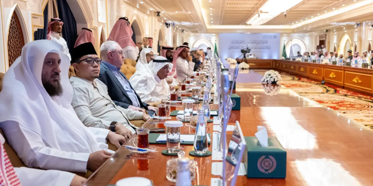 لقطاتٌ من افتتاح معالي الأمين العام رئيس هيئة علماء المسلمين الشيخ د. محمد العيسى، أعمال:"الملتقى الدولي للإعجاز العلمي في القرآن والسنة"، -بعد ظهر اليوم- بمكة المكرمة، وإطلاق: "موسوعة الرابطة للإعجاز العلمي في القرآن والسنة":