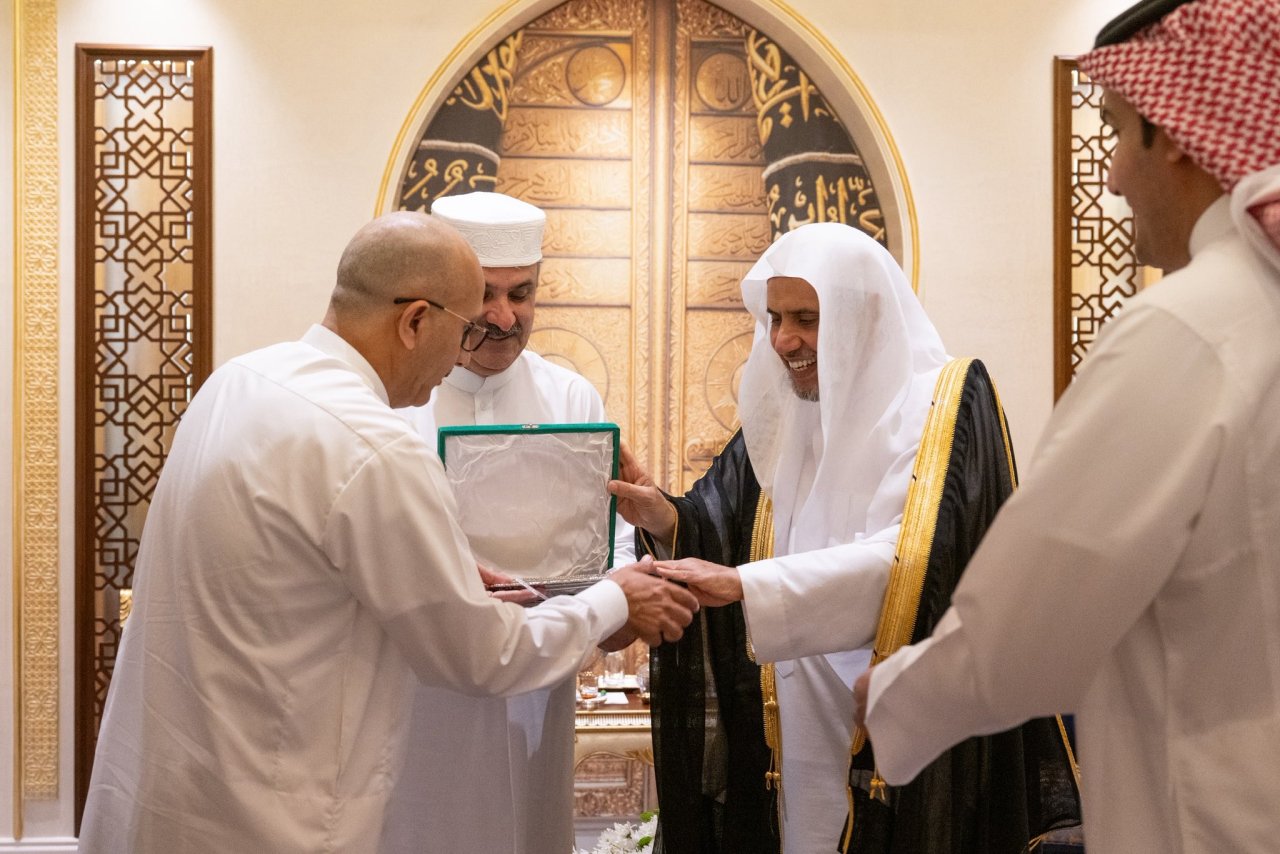 ‏استقبل معالي الأمين العام رئيس هيئة علماء المسلمين، الشيخ د.⁧‫محمد العيسى‬⁩‬⁩ مساء اليوم، معالي رئيس المحكمة العليا بجمهورية باكستان الإسلامية، القاضي يحيى أفريدي