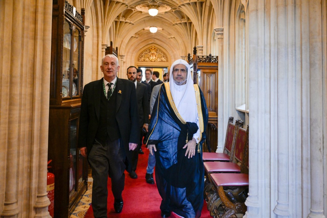 Le Secrétaire général, Président de l’Organisation des savants musulmans, cheikh Mohammed Al-Issa, a rencontré le Président de la Chambre des communes, Sir Lindsay Hoyle, dans son bureau à Westminster