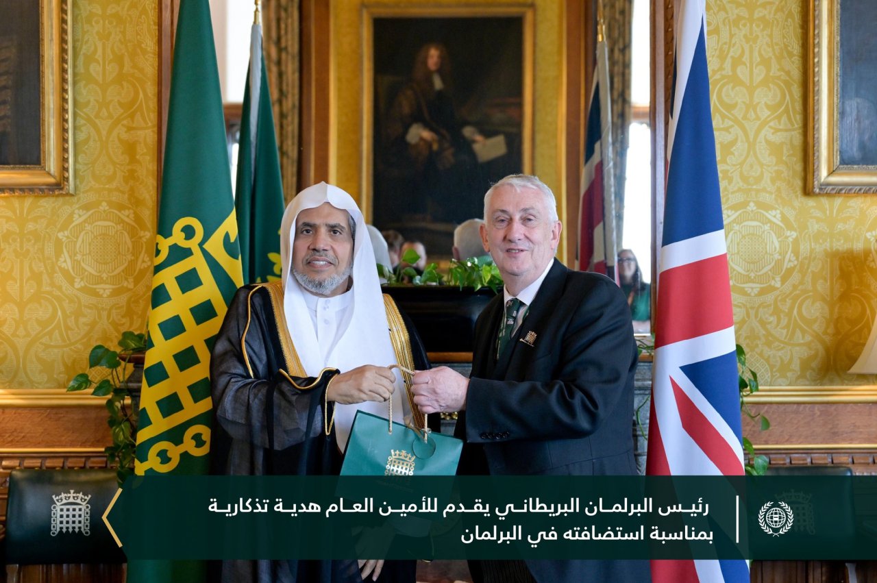 Le Secrétaire général, Président de l’Organisation des savants musulmans, cheikh Mohammed Al-Issa, a rencontré le Président de la Chambre des communes, Sir Lindsay Hoyle, dans son bureau à Westminster