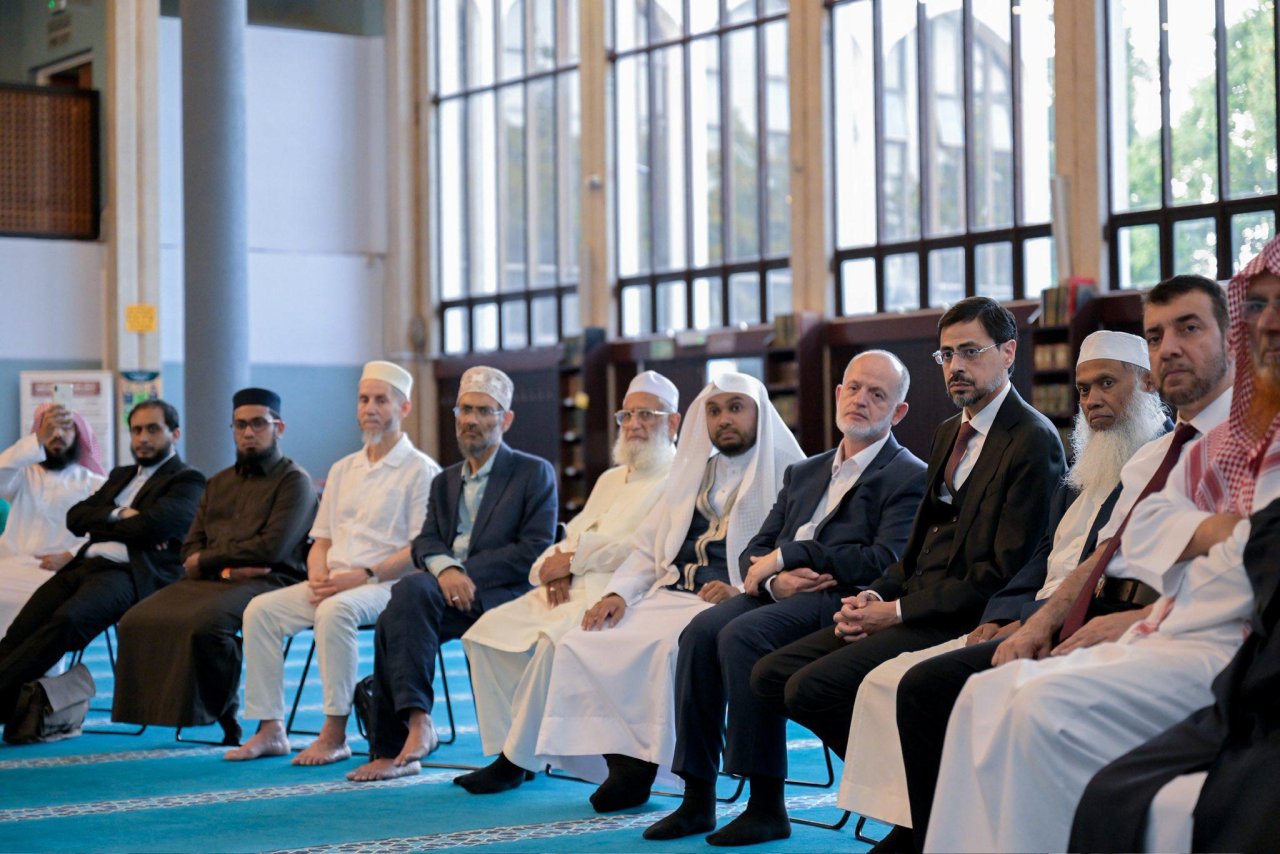 Les responsables musulmans britanniques accueillent le Secrétaire général de la Ligue islamique mondiale au Centre islamique de la capitale, Londres.