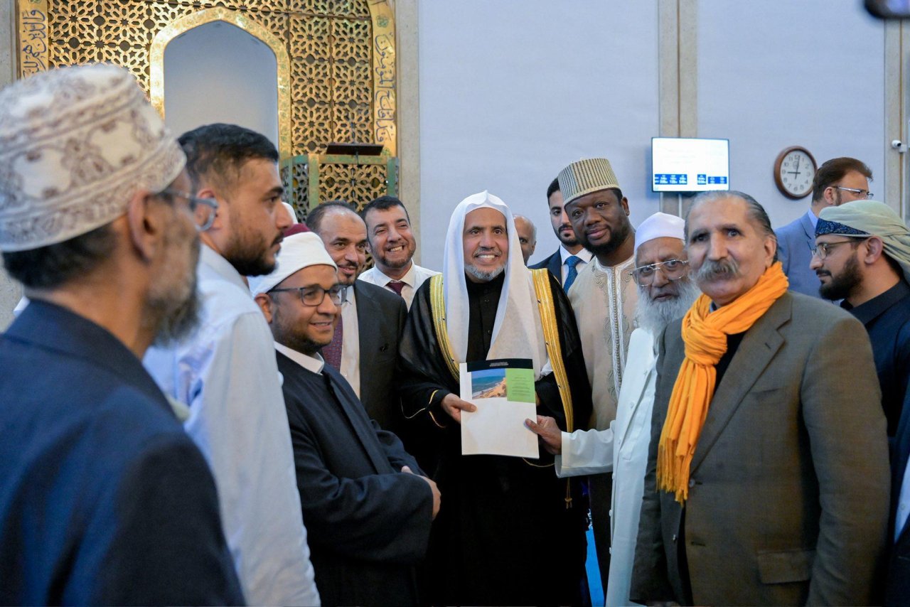 Les responsables musulmans britanniques accueillent le Secrétaire général de la Ligue islamique mondiale au Centre islamique de la capitale, Londres.