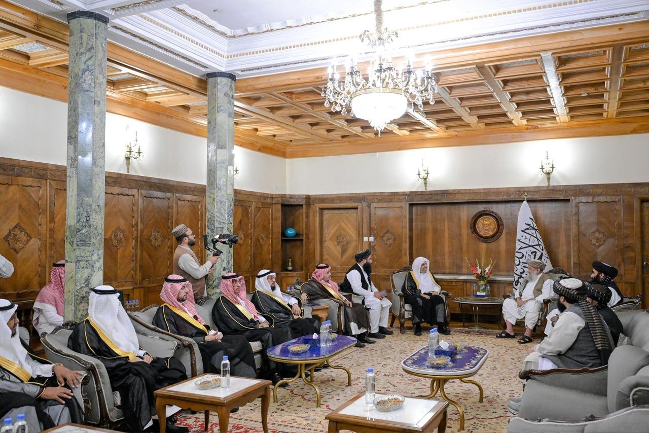 Dans le cadre de la première visite de la Ligue islamique  mondiale  Le Premier ministre afghan accueille le Secrétaire général de la Ligue islamique mondiale dans la capitale, Kaboul