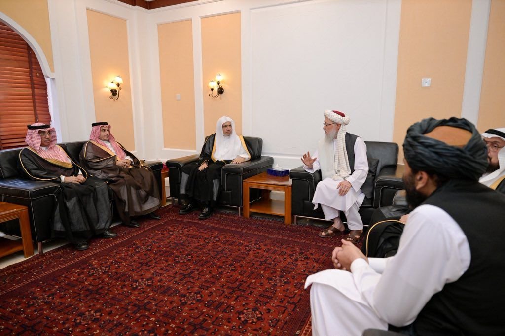 À l’occasion de la première visite officielle de la Ligue islamique mondiale à Kaboul.  Le vice-Premier ministre afghan organise un déjeuner en l’honneur du Secrétaire général de la Ligue islamique mondiale