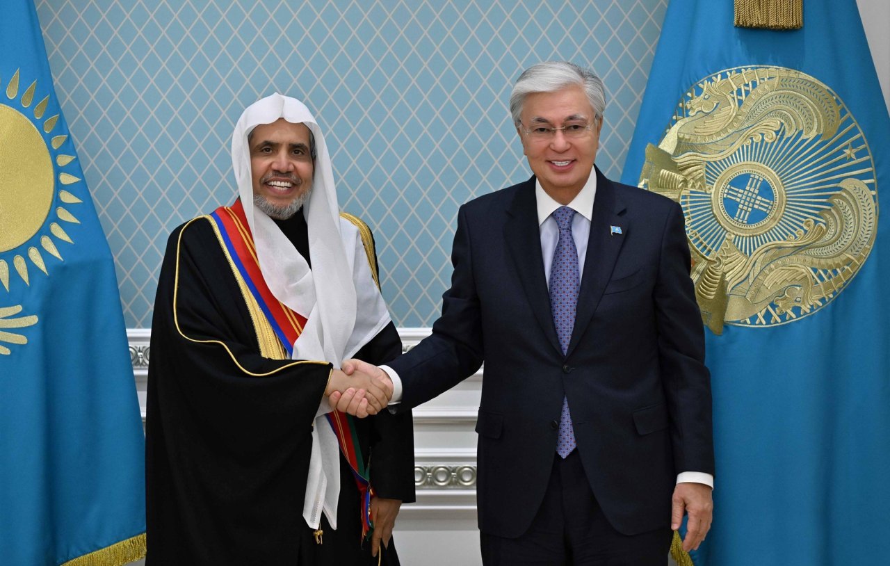 Le président du Kazakhstan décerne la plus haute distinction de la République au Secrétaire général de la Ligue Islamique Mondiale