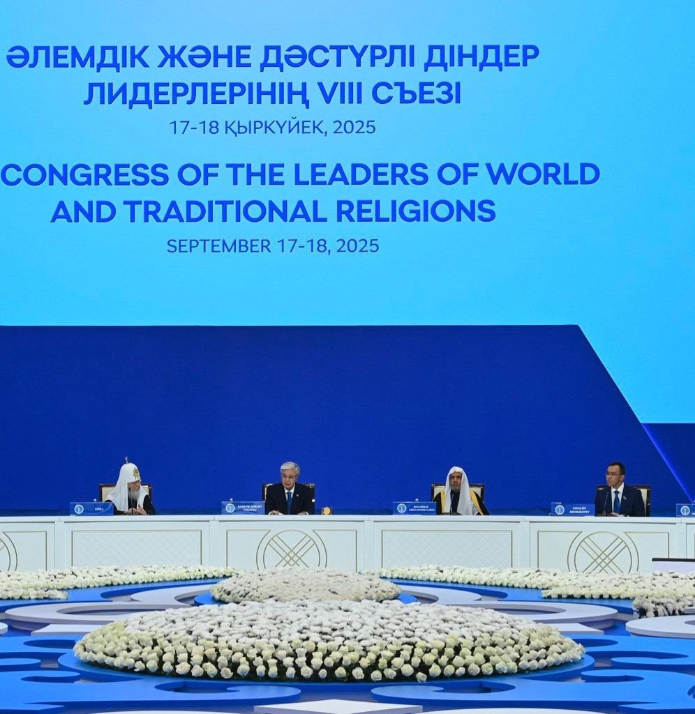 Le Secrétaire général de la Ligue islamique mondiale, Président de l’Organisation des savants musulmans, le cheikh Mohammed Al-Issa s’adressant aux participants de la séance inaugurale du « Sommet mondial des religions »