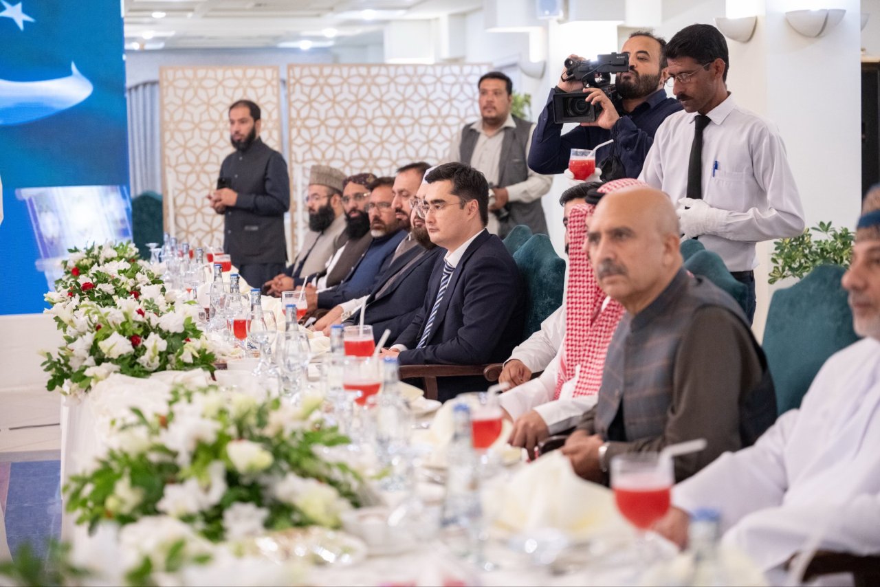 Les éminents oulémas de la République islamique du Pakistan ont offert un dîner en l’honneur du Secrétaire général de la Ligue islamique mondiale, Président de l’Organisation des savants musulmans, Cheikh Mohammed Alissa à l’occasion de sa visite dans la capitale, Islamabad. Un certain nombre de hautes personnalités ministérielles, parlementaires et diplomatiques ont été conviées à cet événement.