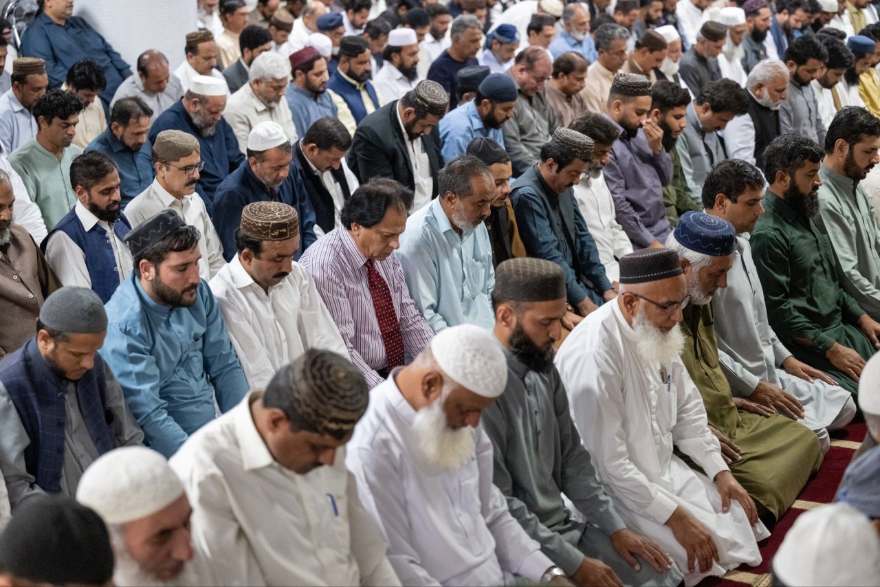 le Secrétaire général, Président de l’Organisation des savants musulmans, cheikh Mohammed Alissa , a prononcé le sermon du vendredi depuis le minbar de la mosquée du Parlement et du Sénat pakistanais, en présence des membres, des gouverneurs de certaines provinces, des ministres et de fidèles.