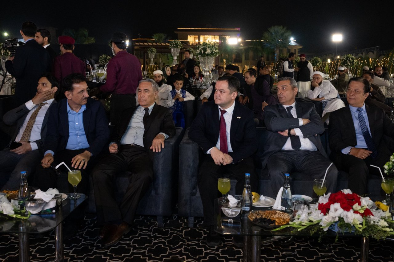 M. Muhammad Talha Mahmood, Président de la Commission de la Défense au Sénat du Pakistan, a organisé un dîner en l’honneur du Secrétaire général de la Ligue islamique mondiale, Président de l’Organisation des savants musulmans, cheikh Mohammed Alissa