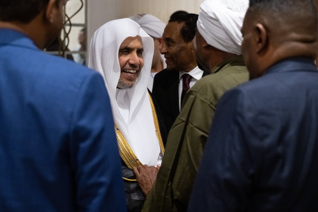 Le Secrétaire Général de la Ligue islamique mondiale, Président de l’Organisation des savants musulmans, cheikh Mohammed Alissa , a rencontré une délégation de oulémas de la République du Soudan.
