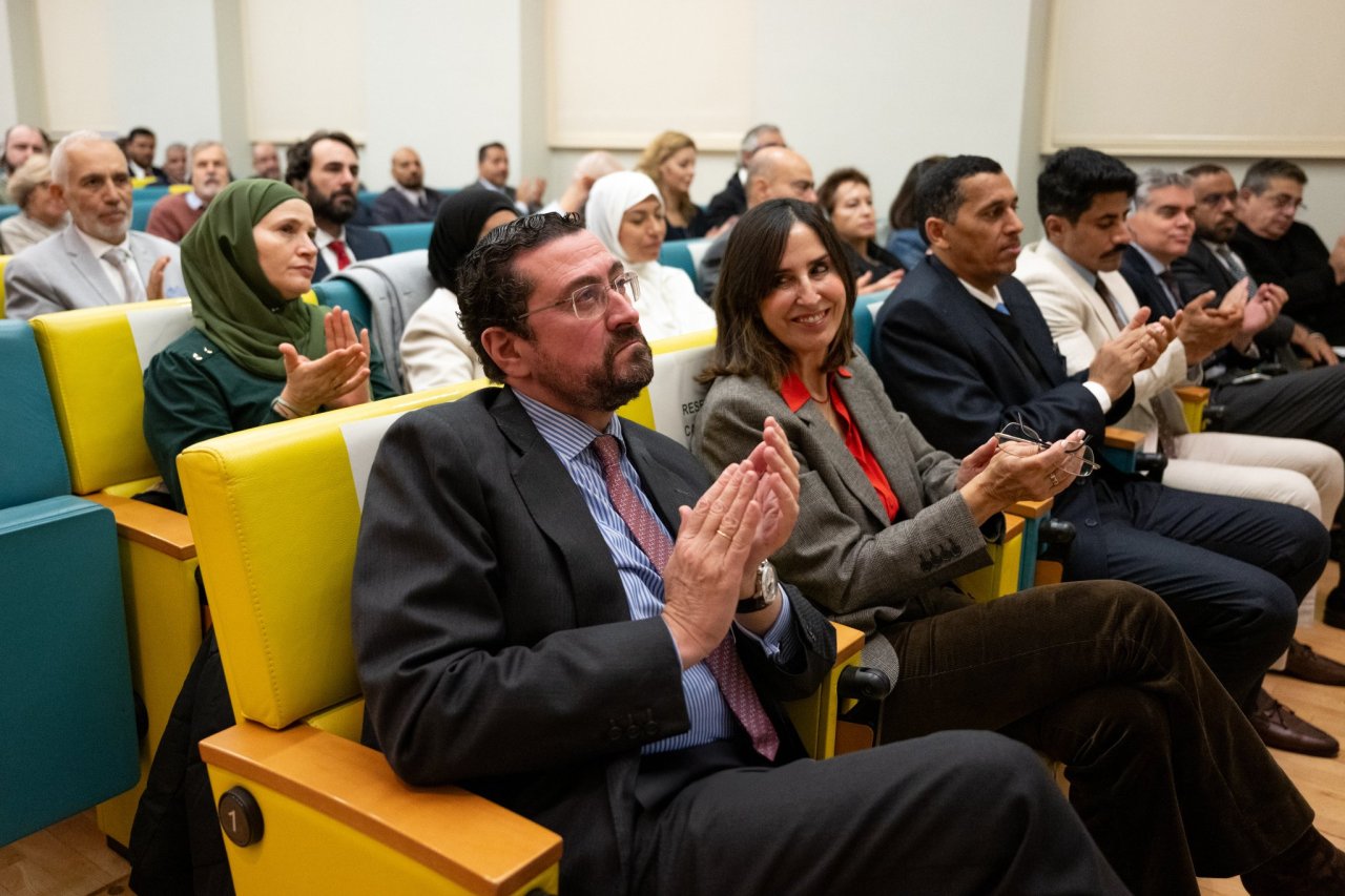 Á Madrid, la « Casa Árabe » l’un des plus grands centres de recherche européens, relevant du ministère espagnol des Affaires étrangères, a accueilli  le cheikh Mohammed Alissa