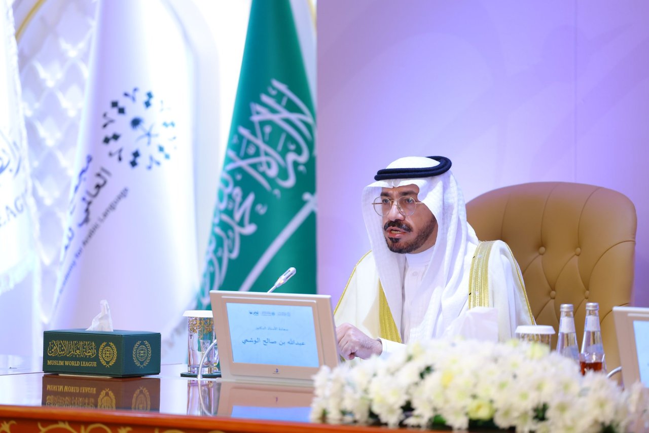Lancement des premières activités célébrant la Journée mondiale de la langue arabe, organisées par le Centre mondial du Roi Salman pour la langue arabe et par la Ligue islamique mondiale, au siège de la Ligue à La Mecque