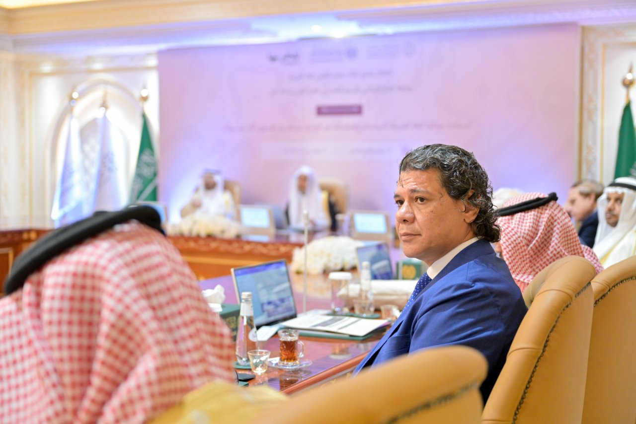 Lancement des premières activités célébrant la Journée mondiale de la langue arabe, organisées par le Centre mondial du Roi Salman pour la langue arabe et par la Ligue islamique mondiale, au siège de la Ligue à La Mecque
