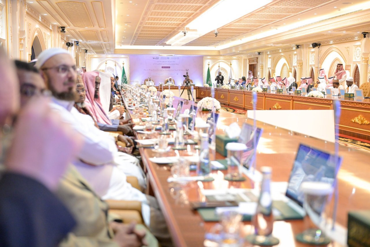 Lancement des premières activités célébrant la Journée mondiale de la langue arabe, organisées par le Centre mondial du Roi Salman pour la langue arabe et par la Ligue islamique mondiale, au siège de la Ligue à La Mecque