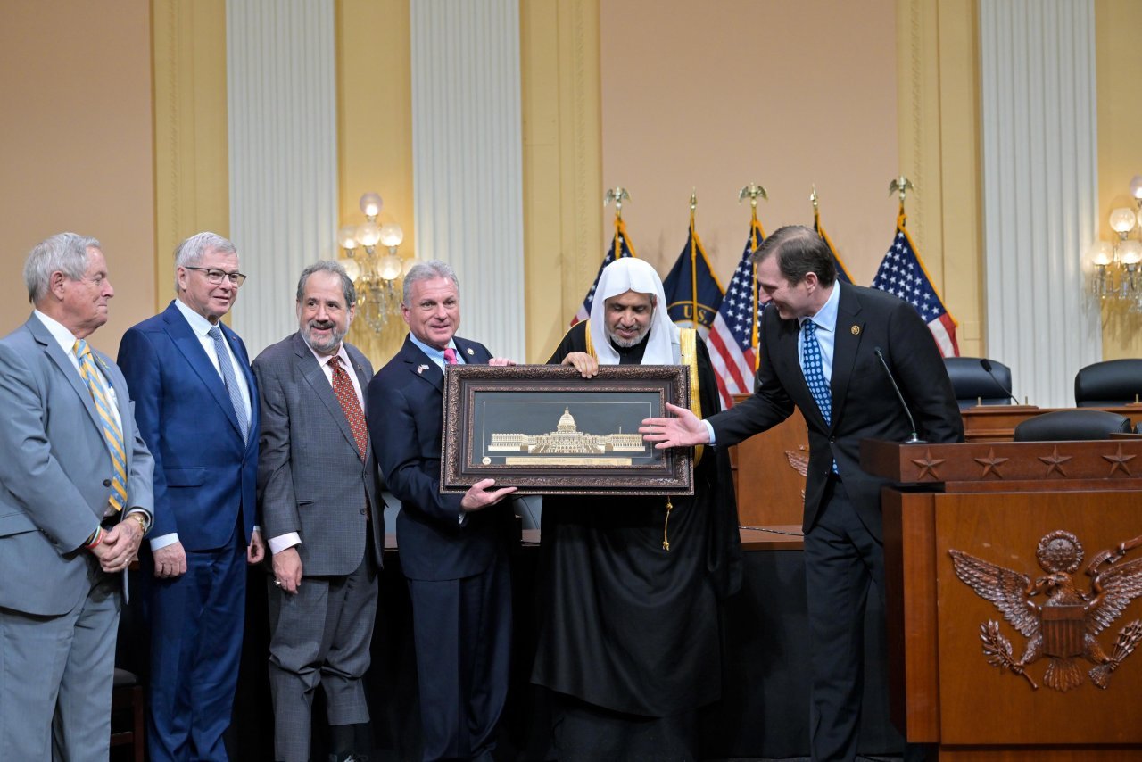 Le Congrès américain rend hommage au Secrétaire général de la Ligue islamique mondiale en reconnaissance des efforts de la Ligue dans la lutte contre la haine.