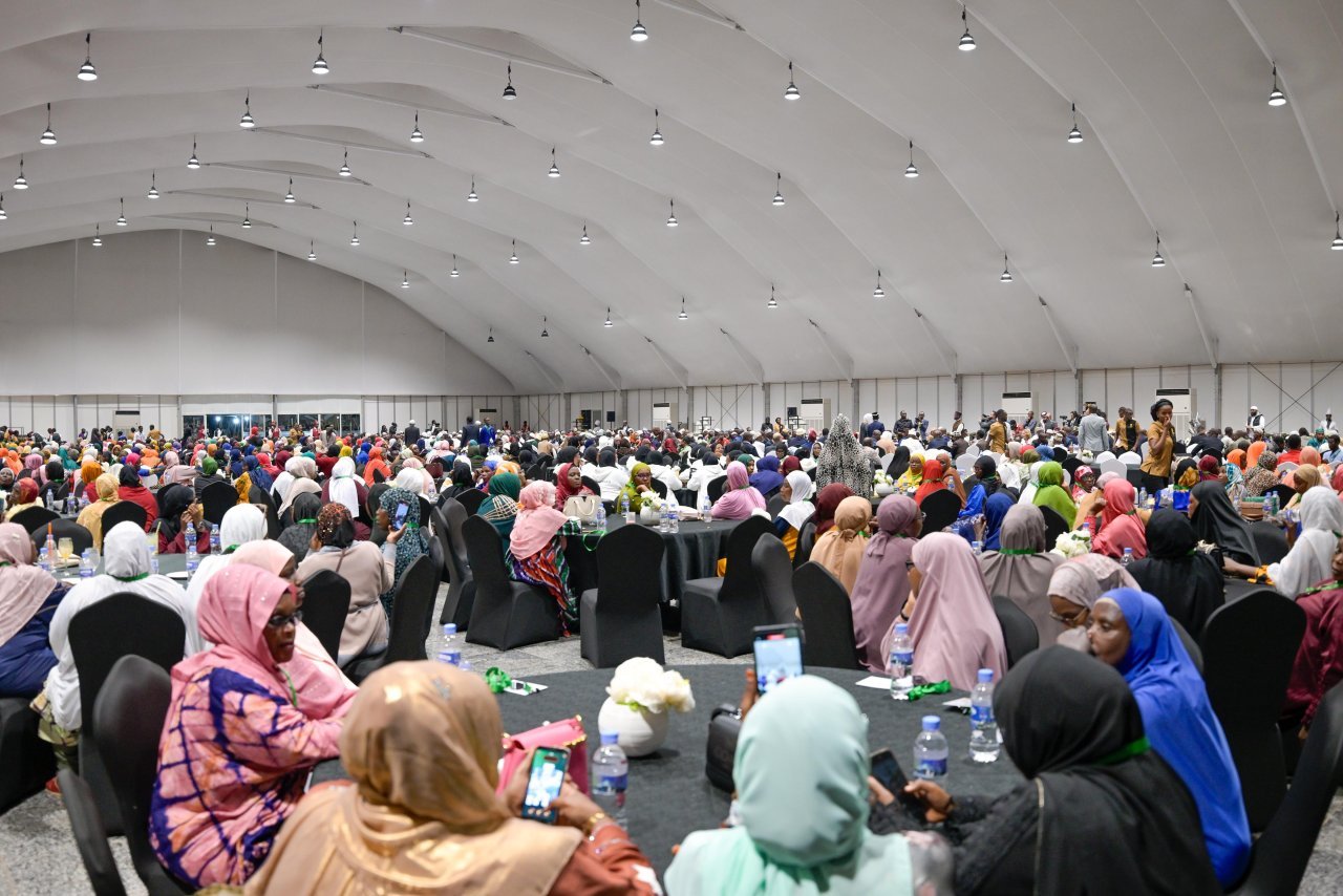 Cheikh Alissa participe au repas d’iftar du Ramadan avec la communauté musulmane au Rwanda.