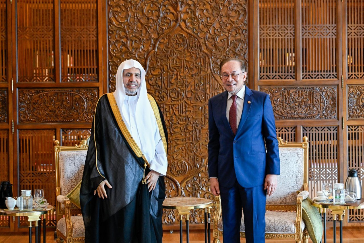 Le Premier ministre de Malaisie reçoit le Secrétaire général de la Ligue islamique mondiale
