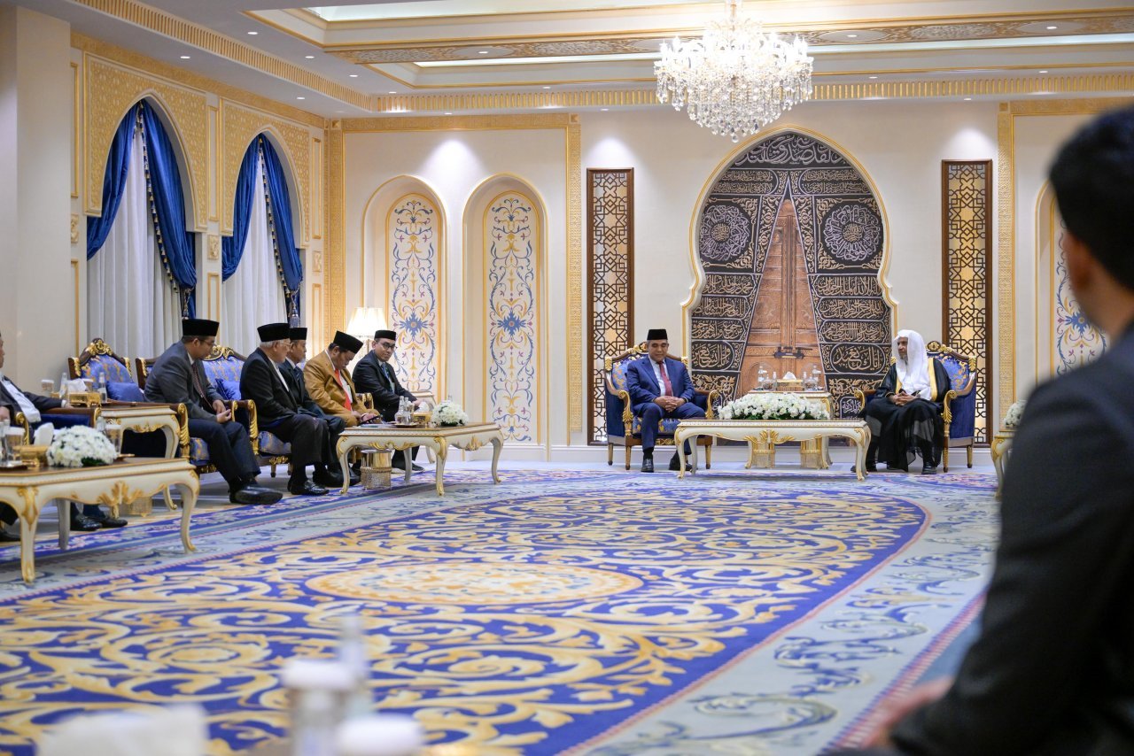 الأمين العام لرابطة العالم الإسلامي يستقبل رئيس مجلس الشورى الشعبي الإندونيسي