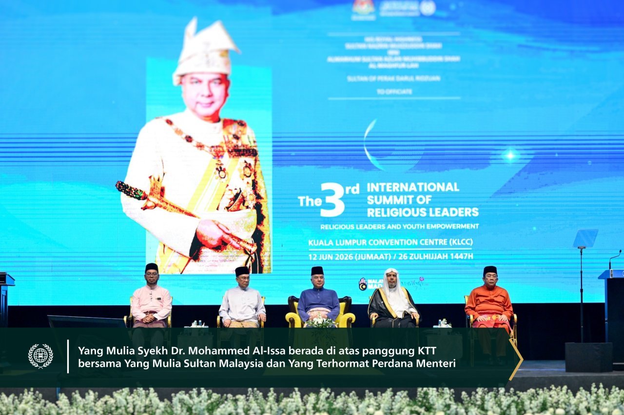 Yang Mulia Sekretaris Jenderal LMD sekaligus Ketua Organisasi Ulama Muslim, Syekh Dr. Mohammed Alissa , menyampaikan pidato pembukaan pada Konferensi Tingkat Tinggi Internasional Ketiga Para Pemimpin Agama
