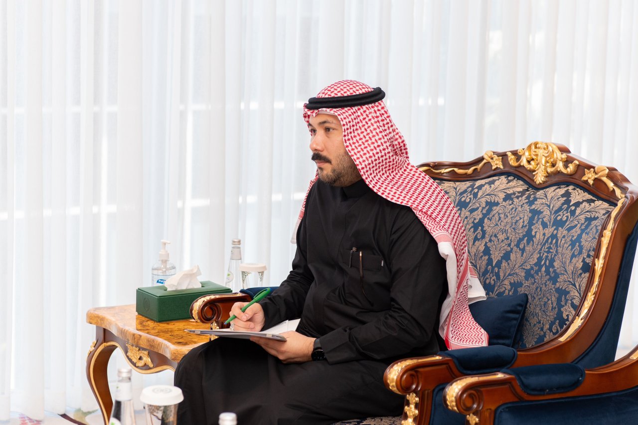 التقى معالي الأمين العام، رئيس هيئة علماء المسلمين، فضيلة الشيخ د. ⁧‫محمد العيسى‬⁩، في مقر الرابطة الفرعي بالرياض، سعادةَ سفير جمهورية ألبانيا لدى المملكة العربية السعودية، السيد سايمر بالا
