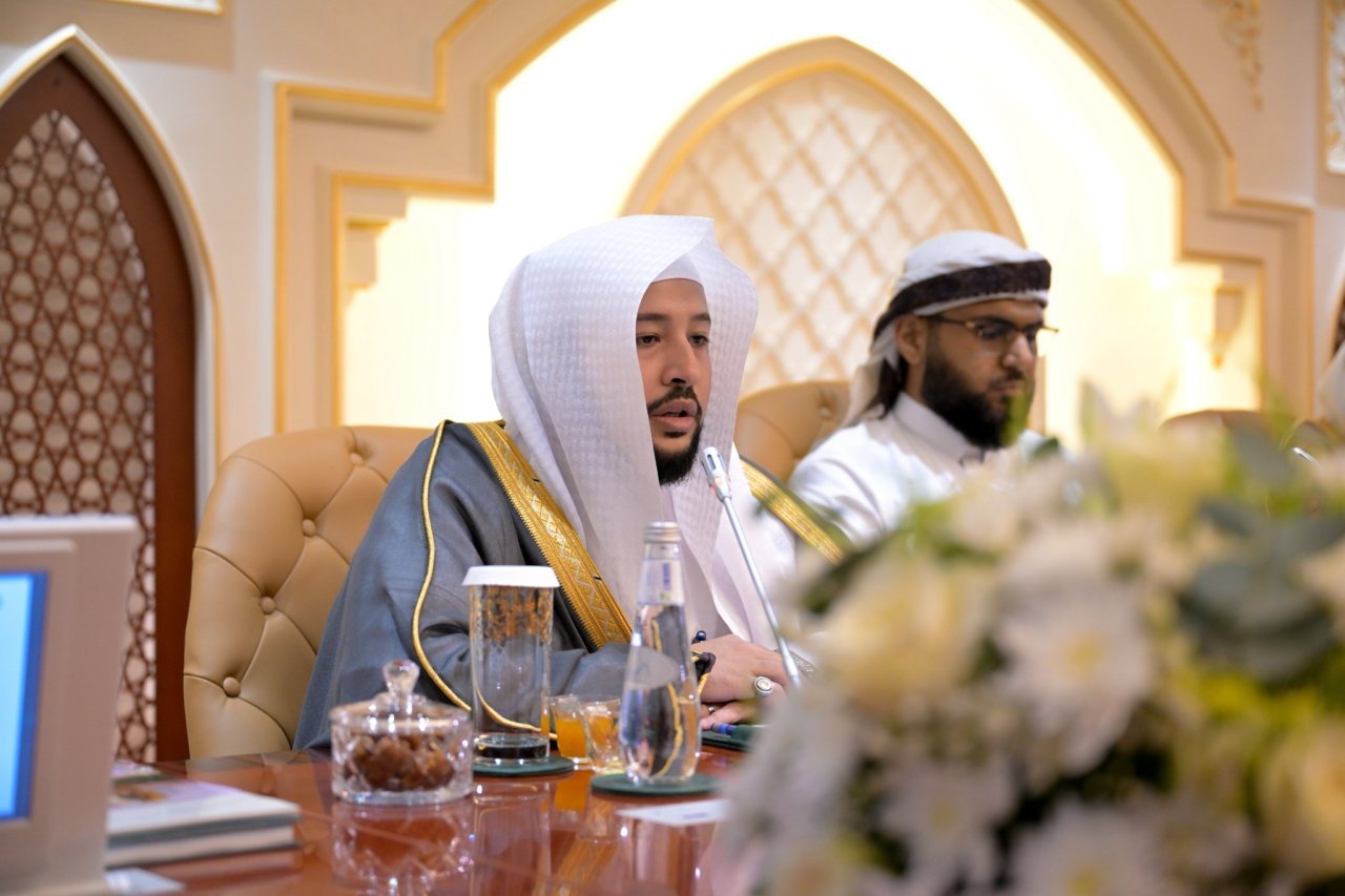 ‏صور من حفل تدشين معالي الأمين العام، رئيس هيئة علماء المسلمين، فضيلة الشيخ د.⁧‫ محمد العيسى‬⁩ ‬⁩، في مقرّ الرابطة بمكة المكرمة، كتابَ «أطلس القُرّاء العشرة ورُواتهم» بحضور المؤلف الشيخ سامي المغلوث.