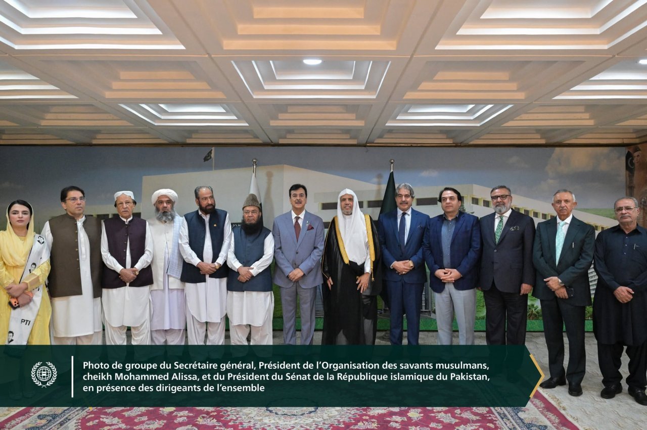 Le Président du Sénat de la République islamique du Pakistan, M. Yousaf Raza Gilani, a reçu, au siège du Sénat, le Secrétaire général, cheikh Mohammed Al-Issa