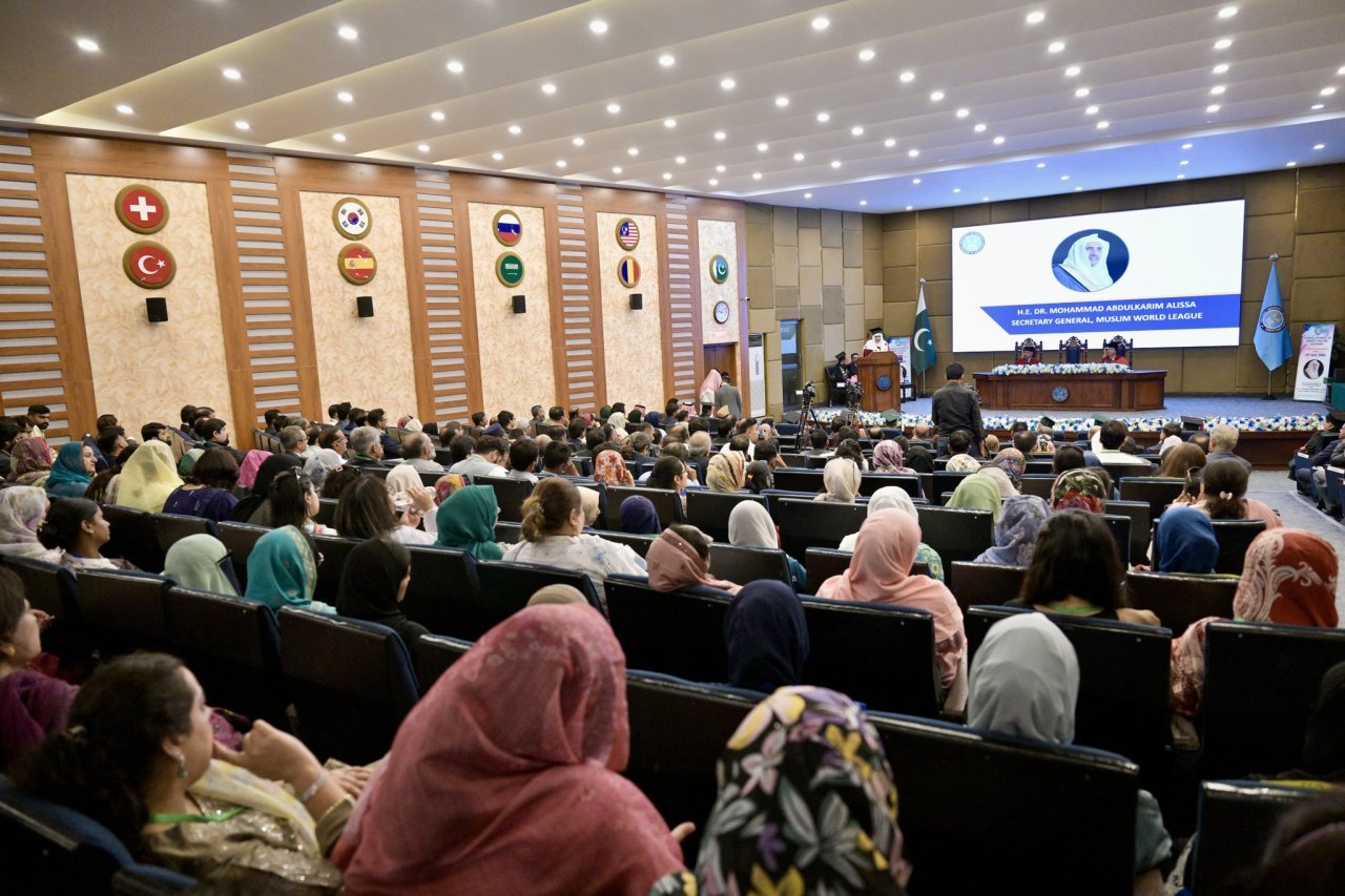 La Universidad Nacional de Islamabad otorgó al Sheij Dr. Mohammed Al-Issa, Secretario General, un doctorado honoris causa en Filosofía de las Relaciones Internacionales