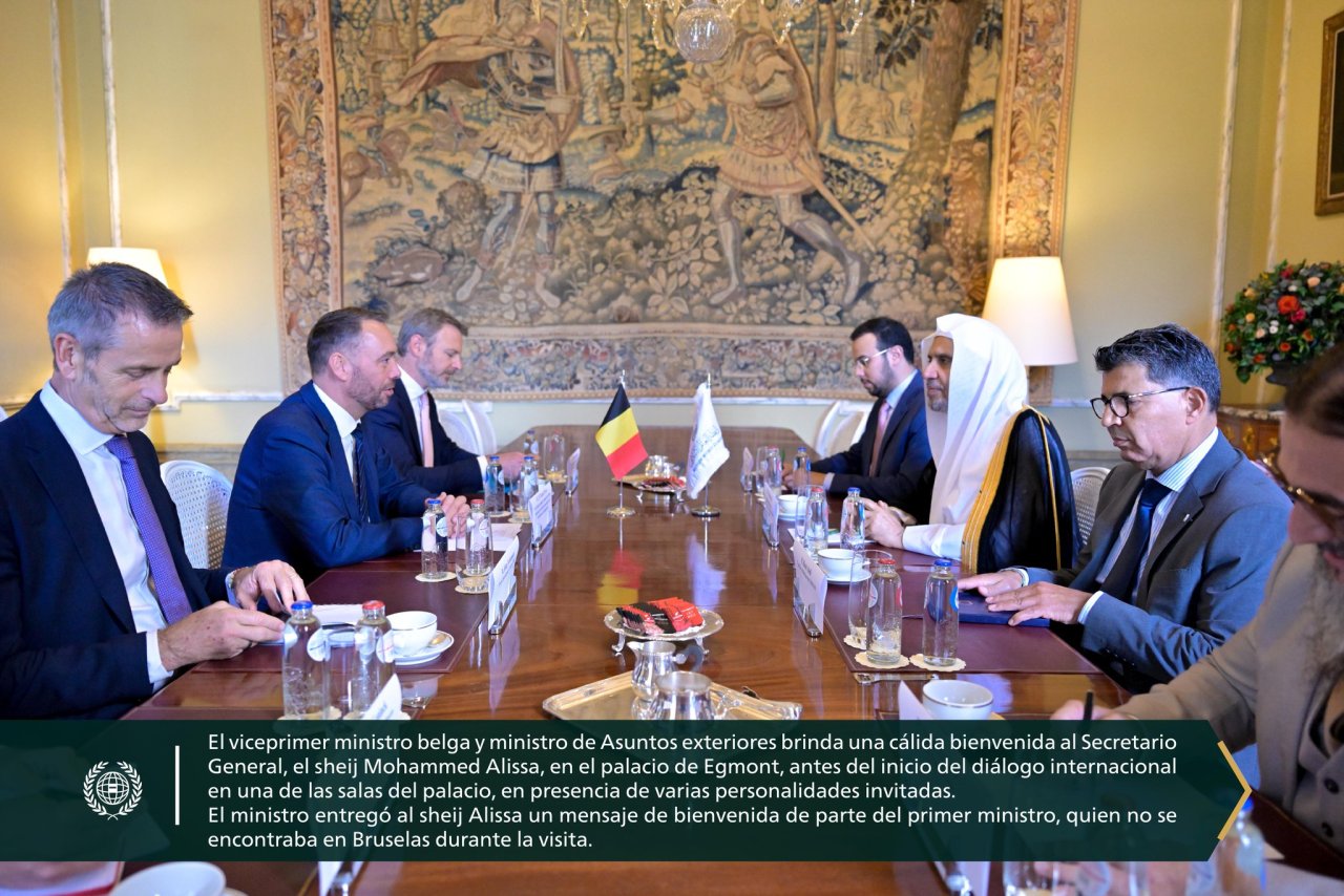 El ministerio de Asuntos exteriores de Bélgica organizó, en el palacio de Egmont, en la capital, Bruselas, una mesa redonda con el Secretario general y presidente del Consejo de Ulemas, sheij Dr. Mohammed Al-Issa