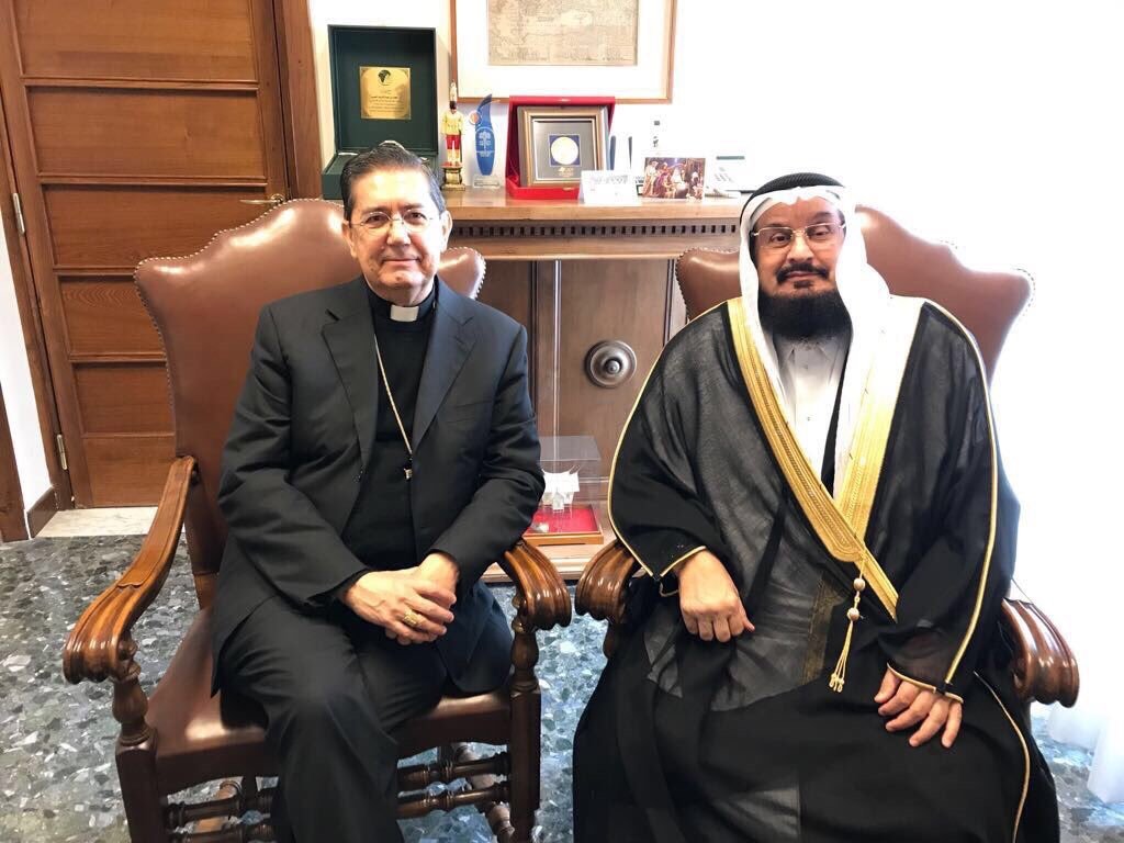 ‏ضمن برنامج اللجنة التنسيقية المشتركة المتفق عليها من قبل معالي أمين عام رابطة العالم الإسلامي‬ والمجلس البابوي لحوار الأديان بالفاتيكان تم وضع مسودة تفاهم من قبل مدير مكتب الرابطة في ‫إيطاليا‬ الدكتور عبدالعزيز سرحان وأمين المجلس البابوي المونسينيور ميغيل إيوسو