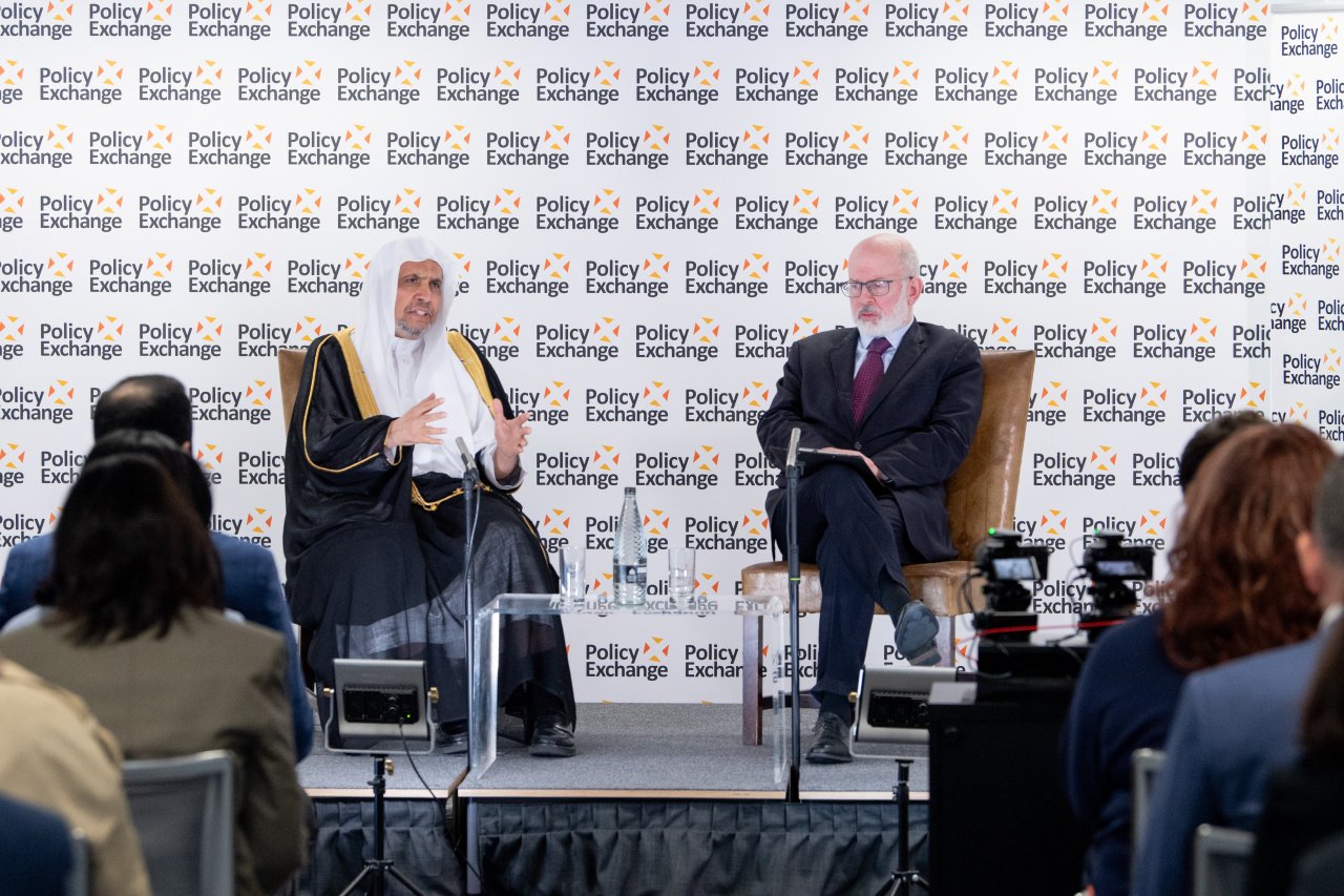 خلال استضافته بمركز أبحاث "Policy Exchange" ببريطانيا  د.العيسى: على المجتمع الدوليّ التحرّك بضمير حيٍّ ومسؤولية تاريخية لإيقاف جرائم القتل الجماعي بغزة