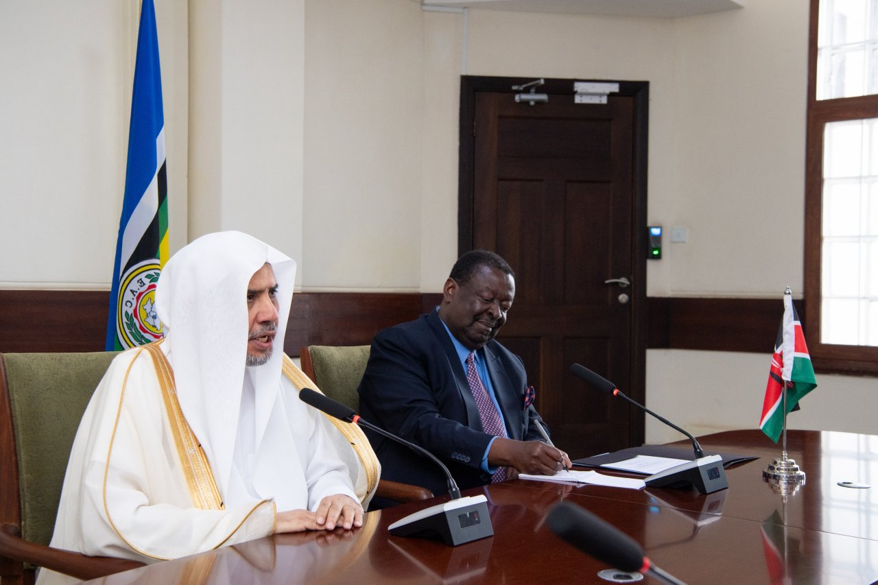 Le Premier Ministre de la République du Kenya, M. Musalia Mudavadi, a reçu le Secrétaire général, Président de l’Organisation des savants musulmans, cheikh Mohammed Al-Issa
