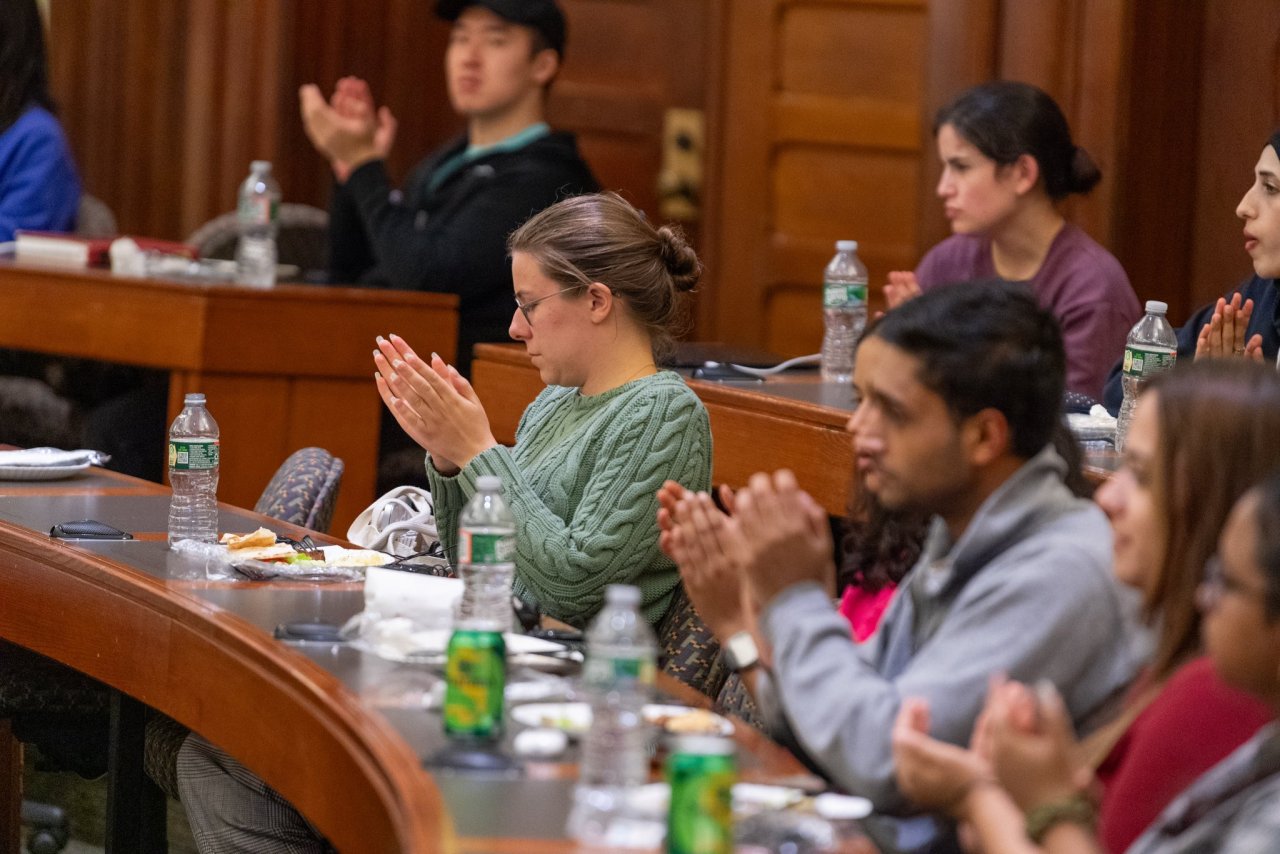 به دعوت دانشکده حقوق دانشگاه معتبر هاروارد و با حضور تعدادی از اعضای هیئت علمی، سیاست‌گذاران و دانشجویان:   جناب آقای دکتر شیخ #محمد_العیسی   @MhmdAlissa    سخنرانی‌ای با موضوع "قانون و دین: افق‌های صلح و مقابله با اختلافات اجتماعی" ایراد کرد